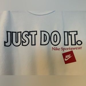 *Never Worn* Men’s Nike Sweatshirt